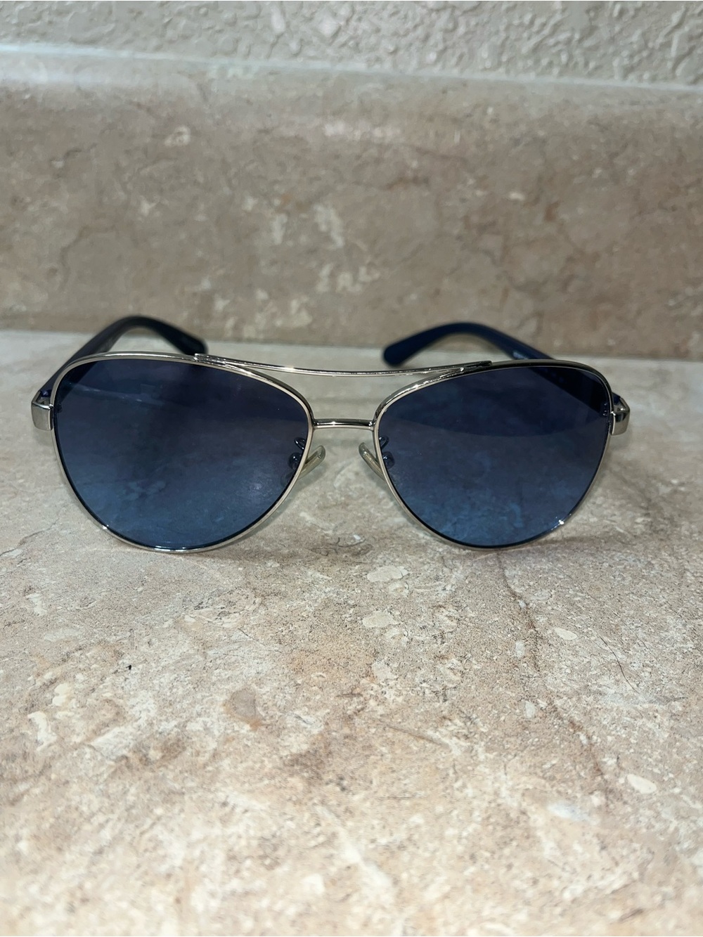 COACH HC7077 Silver Aviator Sunglasses Blue Gradient Lenses EUC